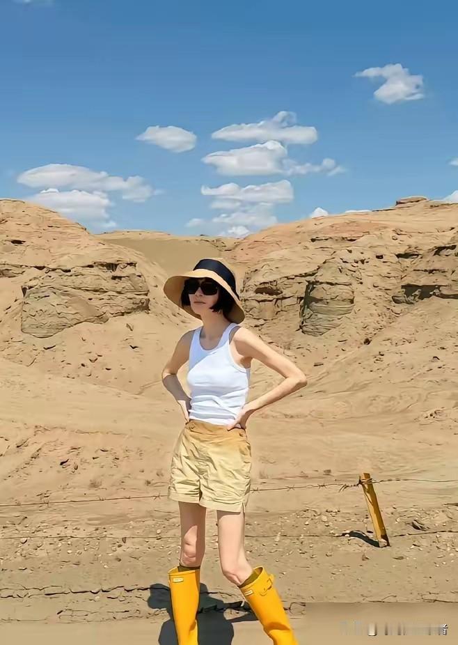 鲁豫一点也不瘦，不像火柴杆，看起来她有健身，很强壮，很有力量，鲁豫采访过很多艺人