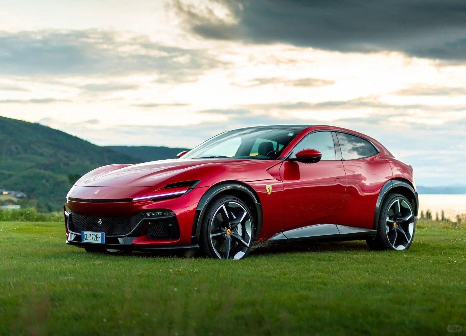 好车分享 Ferrari Purosangue，库里南是给老头开的，这才是年轻富