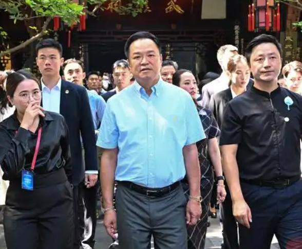 别只盯着克拉陆桥，阿努廷访华真正要解决泰国眼前的生存难题。

不少朋友最近都在热