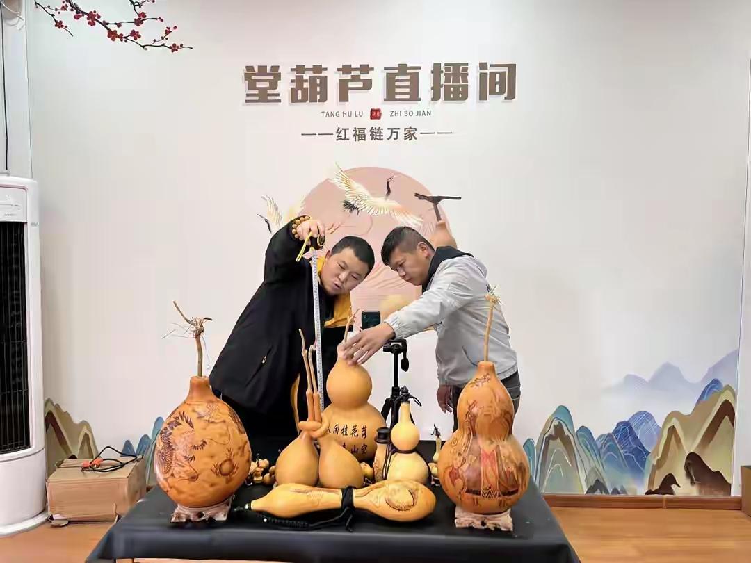 聊城东昌府的宝葫芦！
现在可是真真正正的“致富宝葫芦”啦！

天刚蒙蒙亮，堂邑镇