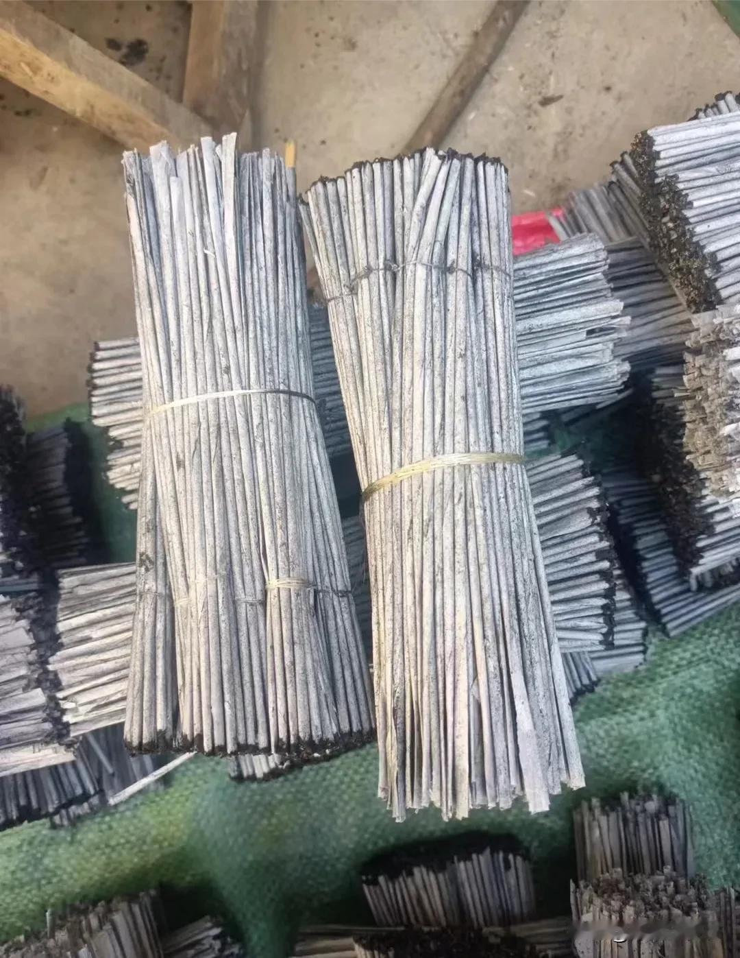 这个东西以前是元宵节孩子们的最爱

谁知道它叫什么？