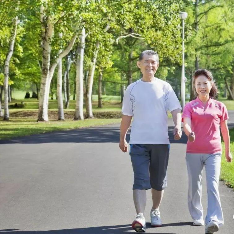 长期走路有利于健康吗？提醒：过了55岁的老人，建议做好五件事

“我每天走路上班