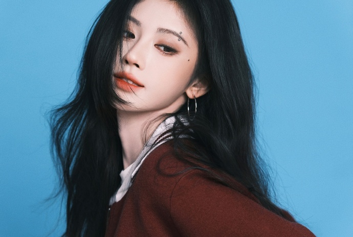 鞠婧祎伟大的眉钉。。。完全美式学姐 