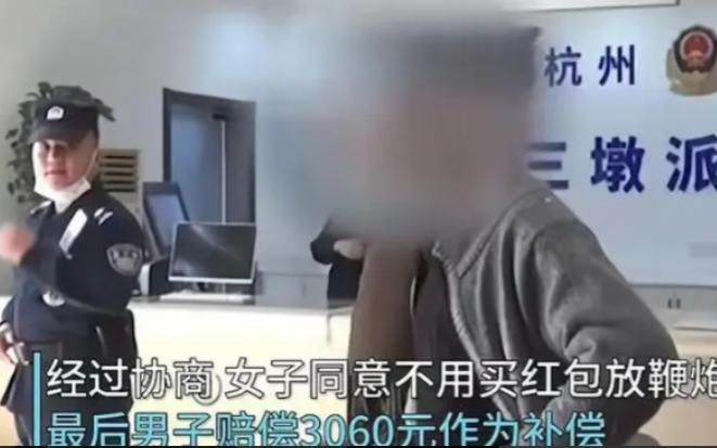 杭州一处在建工地，52岁的工人张师傅因为一时内急又找不到厕所，在墙角偷偷小便，恰