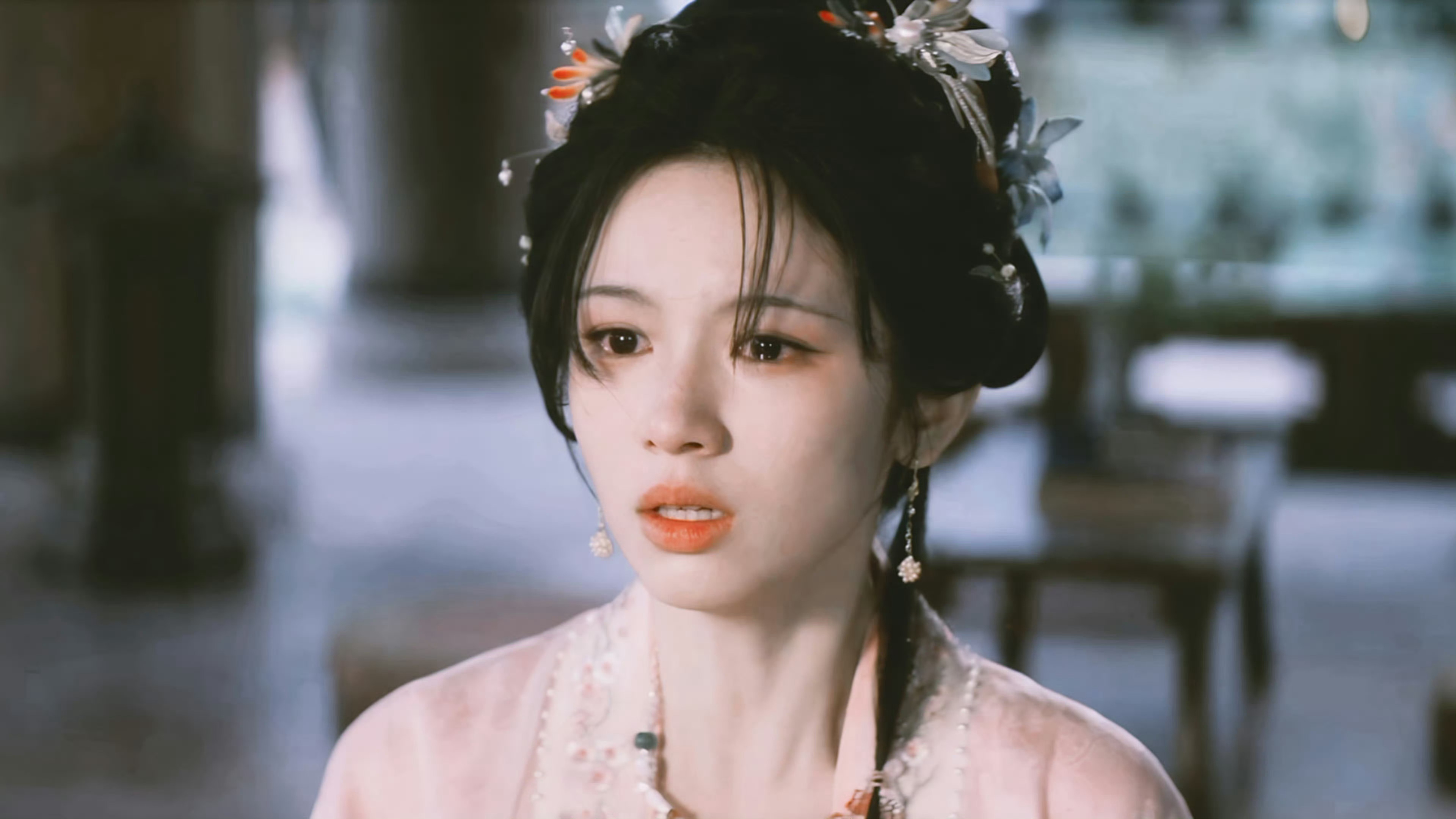 周也谢清圆怼脸镜头周也这滴泪 周也这滴泪真的美到我了，脸又扛镜头，演技又好！[拜