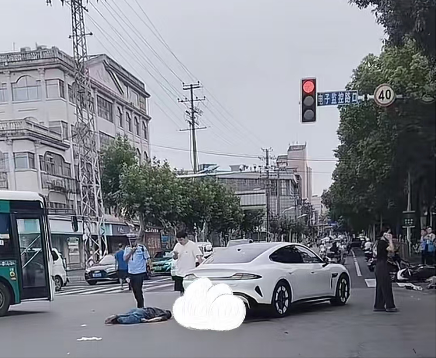 这躺地上的，还有救没？ ​​​