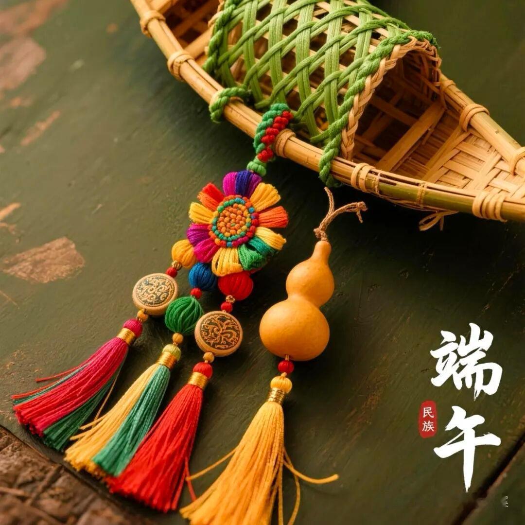 定風波 · 端午

又是端陽采艾天。
香江應節扒龍船。
今日初晴豪雨霽。心醉。