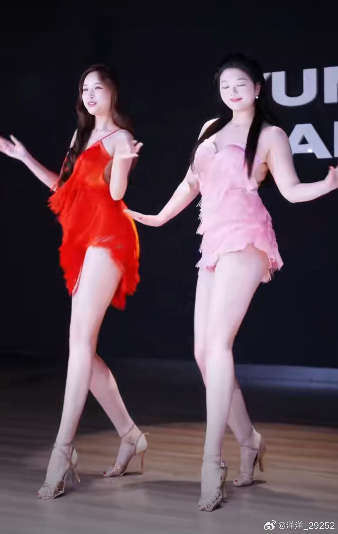 洋洋高锐”盛夏·好美◎来到……这才明白女人……如花◎瞧，出水芙蓉……一朵朵朵朵…