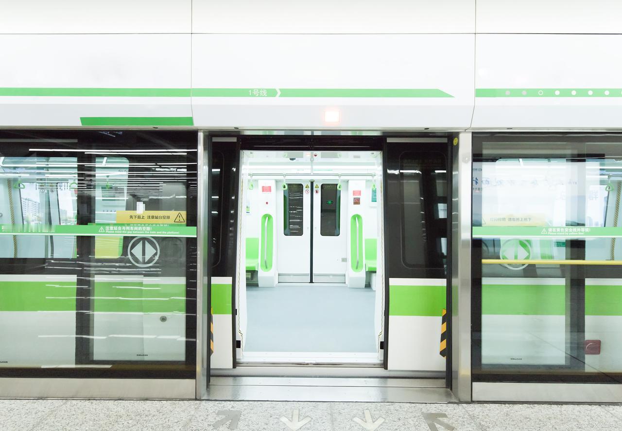 苏州的地质，虽然说不上好，但是大平原，地铁建设成本不高。拆迁也不算多。苏州盾构都