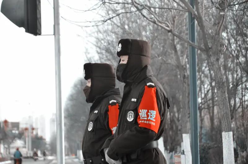 五一期间，青岛身高181的执勤女特警又火出圈了！她就是青岛市公安局市北分局“青鸾