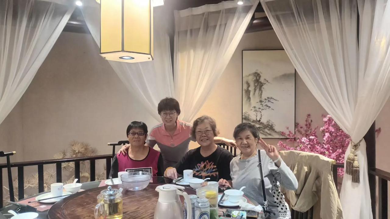 天凉好个秋，假日往深圳走走賞心乐事。港人北上深圳消遣成趋势，看环境服务价廉物美，