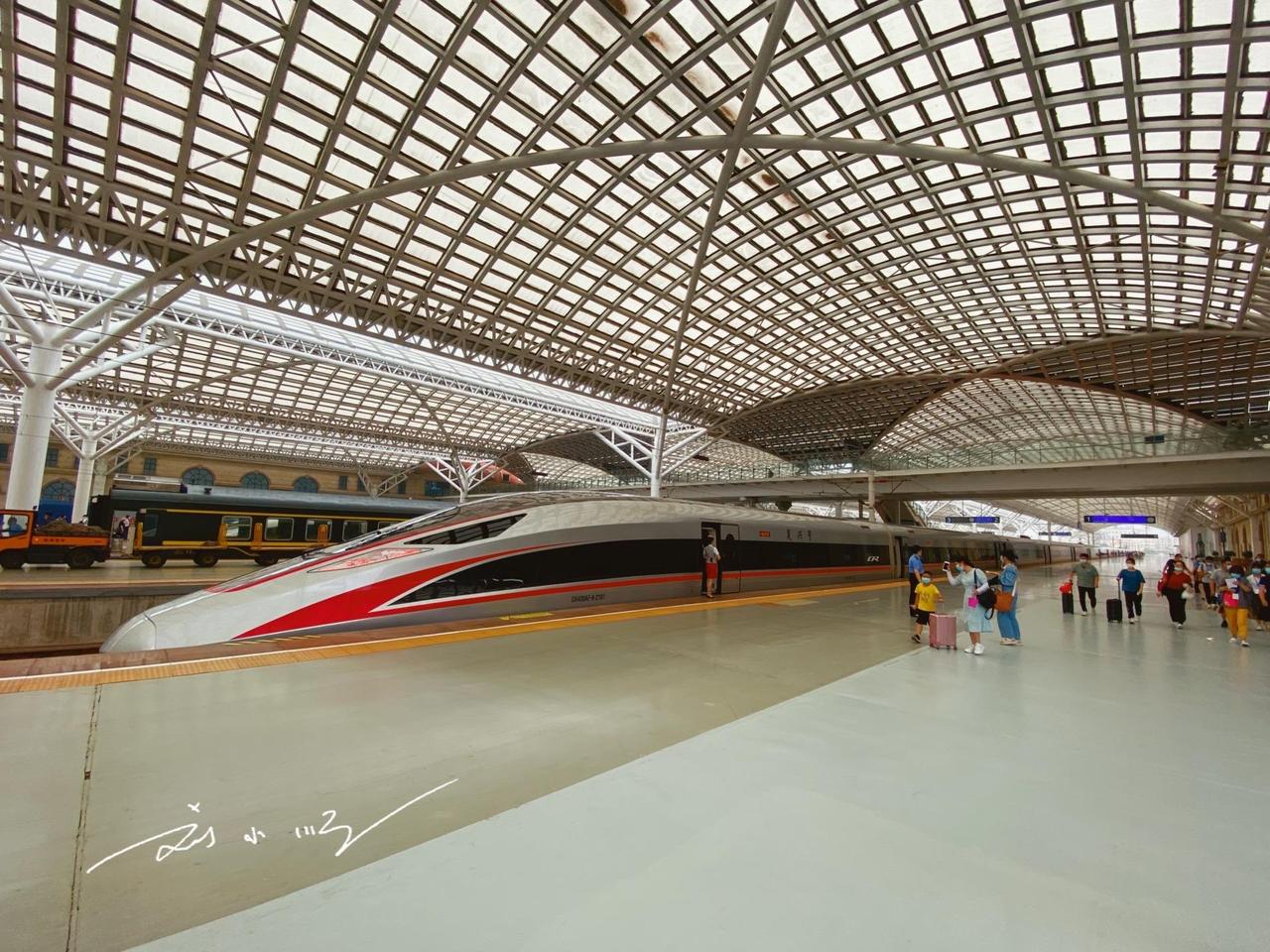 现在大家出去旅游，为什么都越来越喜欢坐高铁，却不喜欢坐飞机？

现在随着我国经济