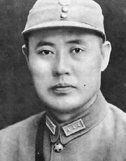 傅作义接到兵败消息后突然质问女儿：你究竟是毛泽东还是聂荣臻派来的人？
1948年