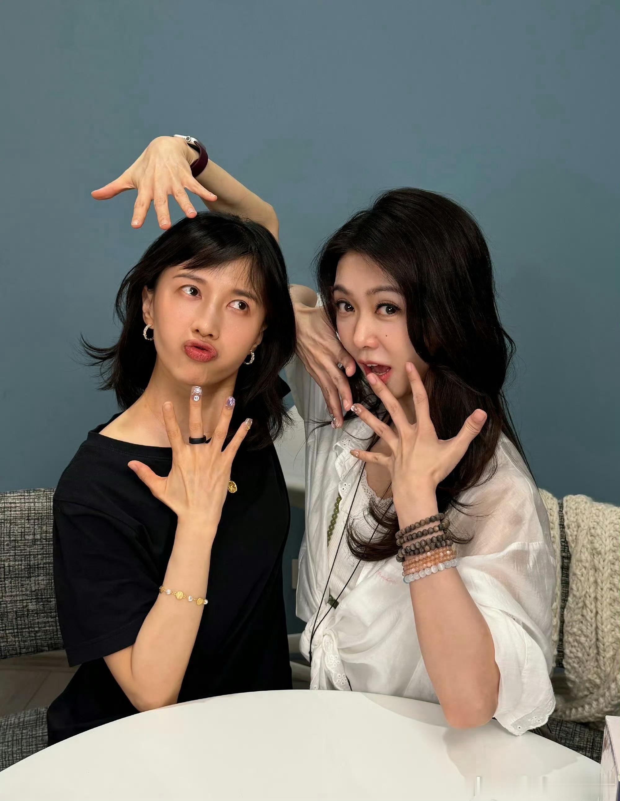 薛凯琪薛凯琪把自己瞳孔做成画送爸妈薛凯琪让爸妈把自己瞳孔挂墙上新奇又走心，薛凯琪