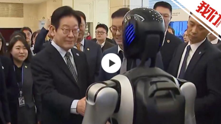 李在明为什么要半路“逃跑”？别信什么行程太忙的鬼话。他是怕面子挂不住。看看咱们上