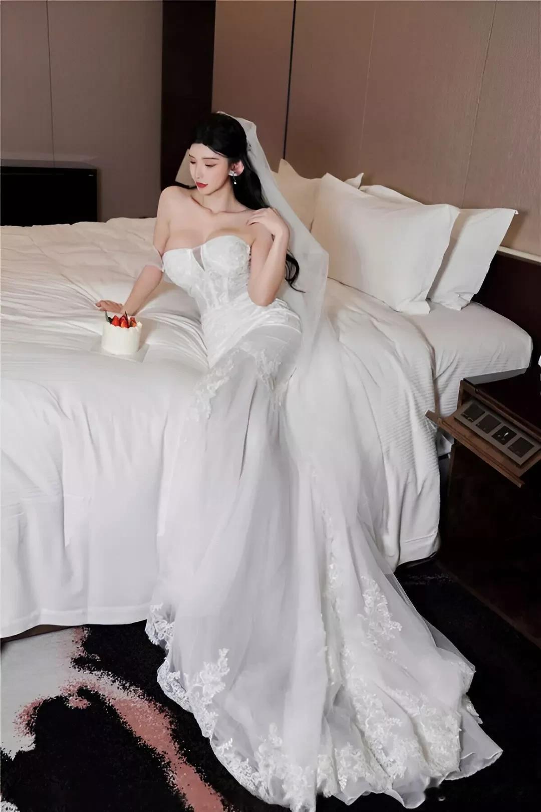 采用婚纱系列预告。