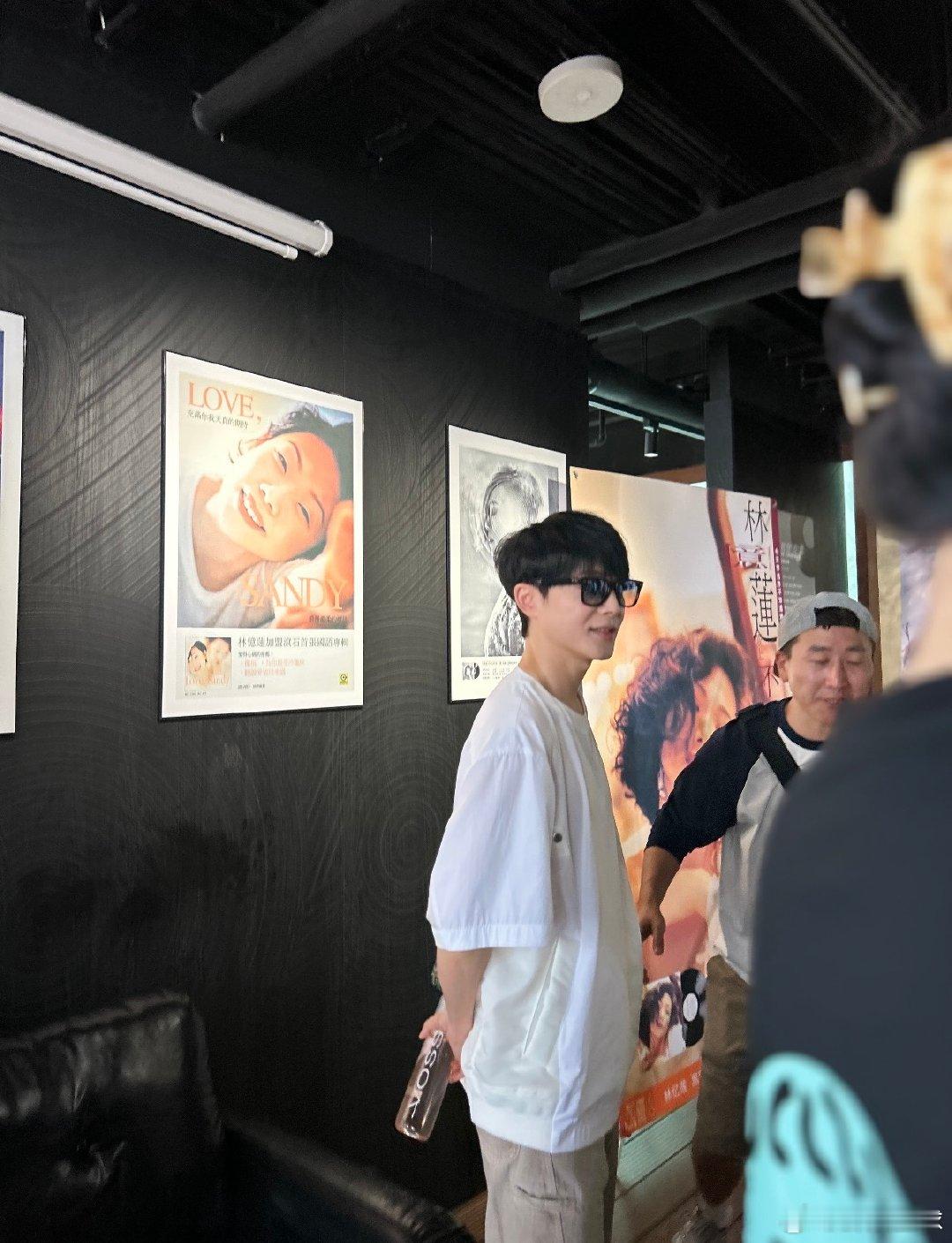 谢娜沈凌老照片回忆感拉满 谢娜沈凌放过彼此吧你好星期六 谢娜沈凌唠嗑太上头了！二