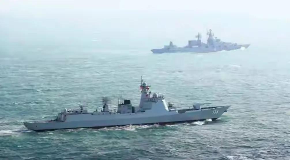 最近海上局势特别紧张，日本故意在特殊纪念日派军舰闯入台海挑衅，态度十分嚣张。
 