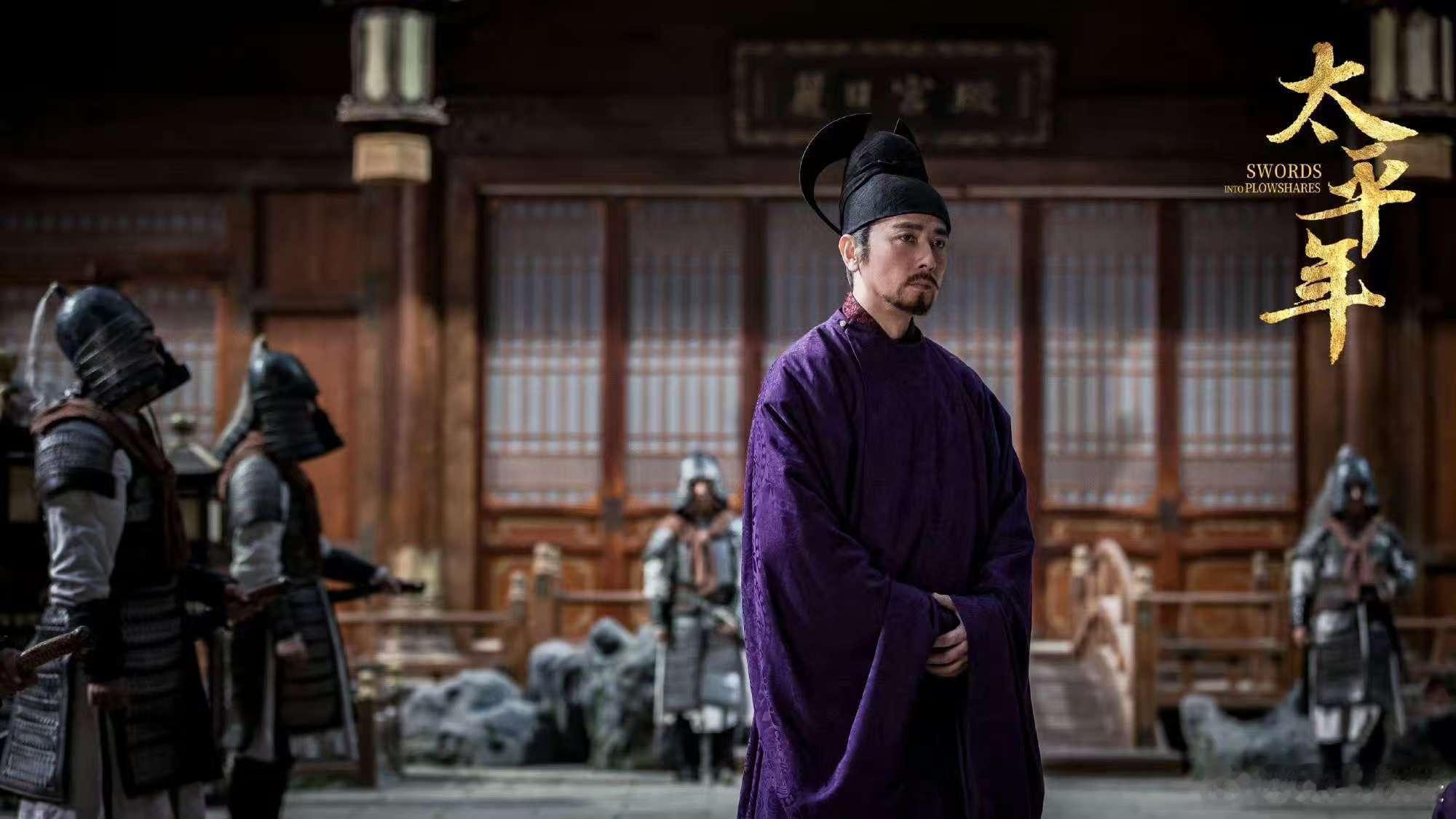 太平年镜头语言太平年《太平年》镜头语言惊艳！大摇臂拍出“一夫当关”的恢弘，微光窗