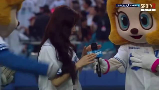 #Irene[超话]# 💗 #裴珠泫#

260829 三星狮队开球
大邱胜利女神的开球[打call