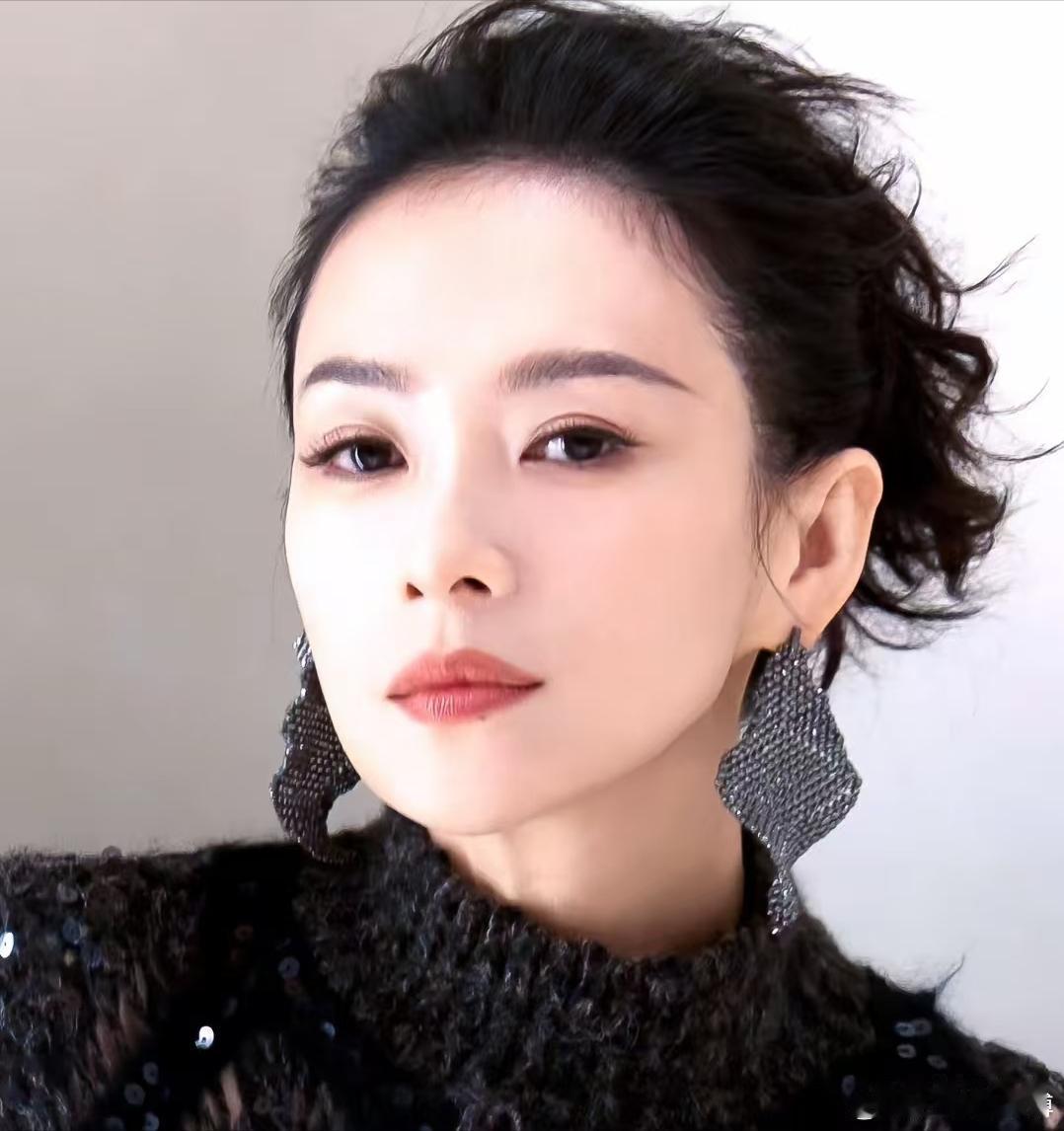 从命理特质来看，食神女本身就注重生活情调，擅长用有限的条件把日常过得有质感，会用