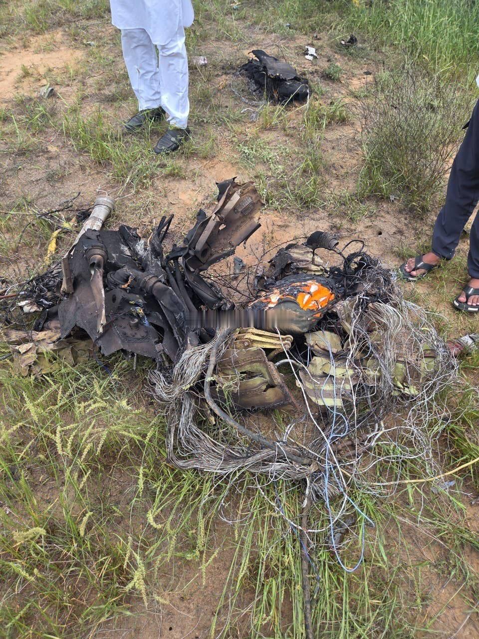 弹射座椅残骸显示弹射失败，2名飞行员死亡。 ​​​
