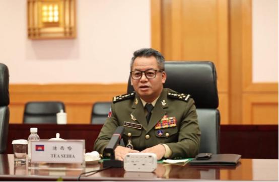 柬埔寨一仗被打出原形，不仅军队畏战怕战，谈判代表更怕有去无回
 
2025 年 