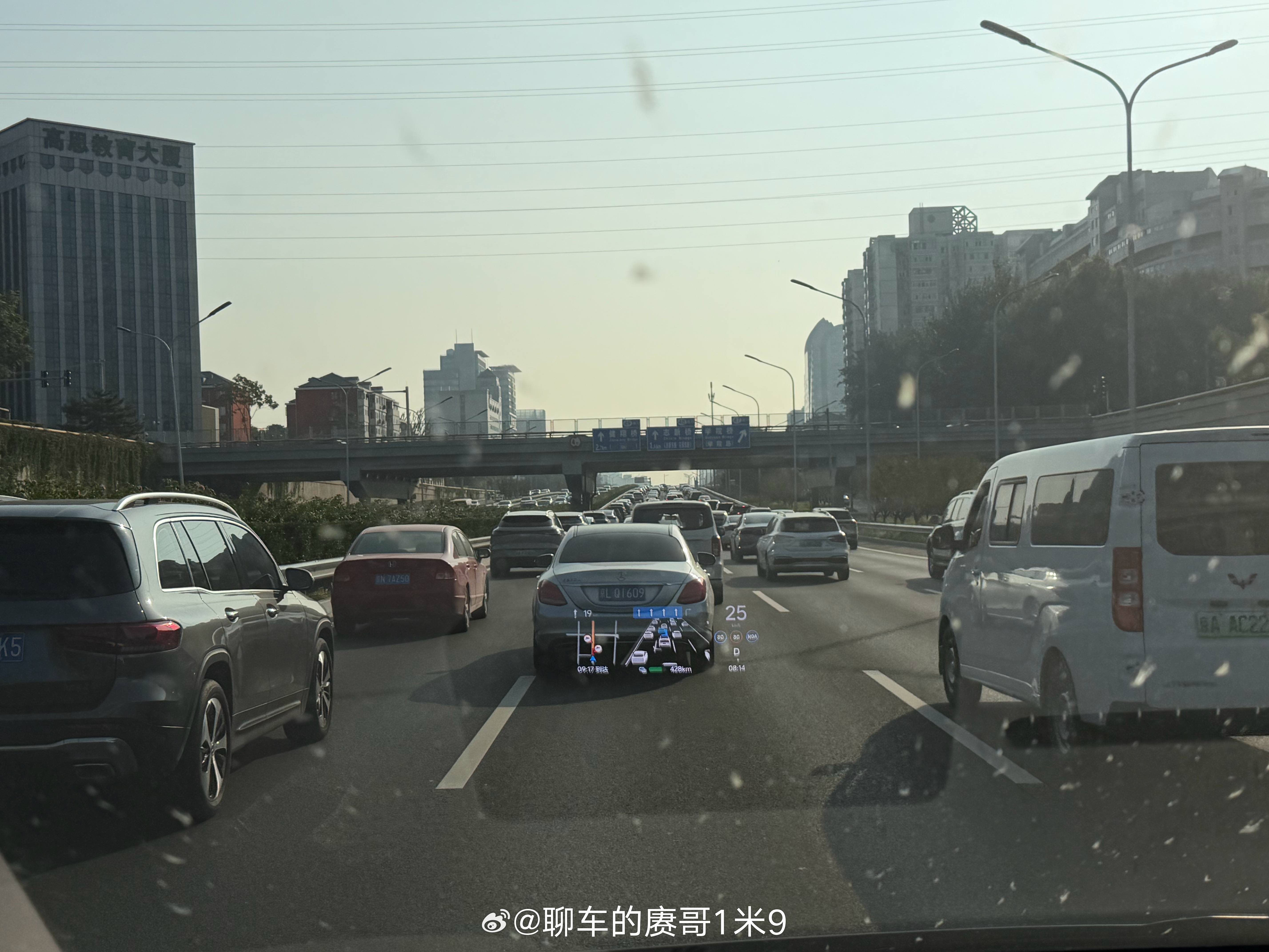 连着赶上了两天北京的早高峰通勤从西四环干到东六环略显疲惫心疼每天穿行的朋友们赓言