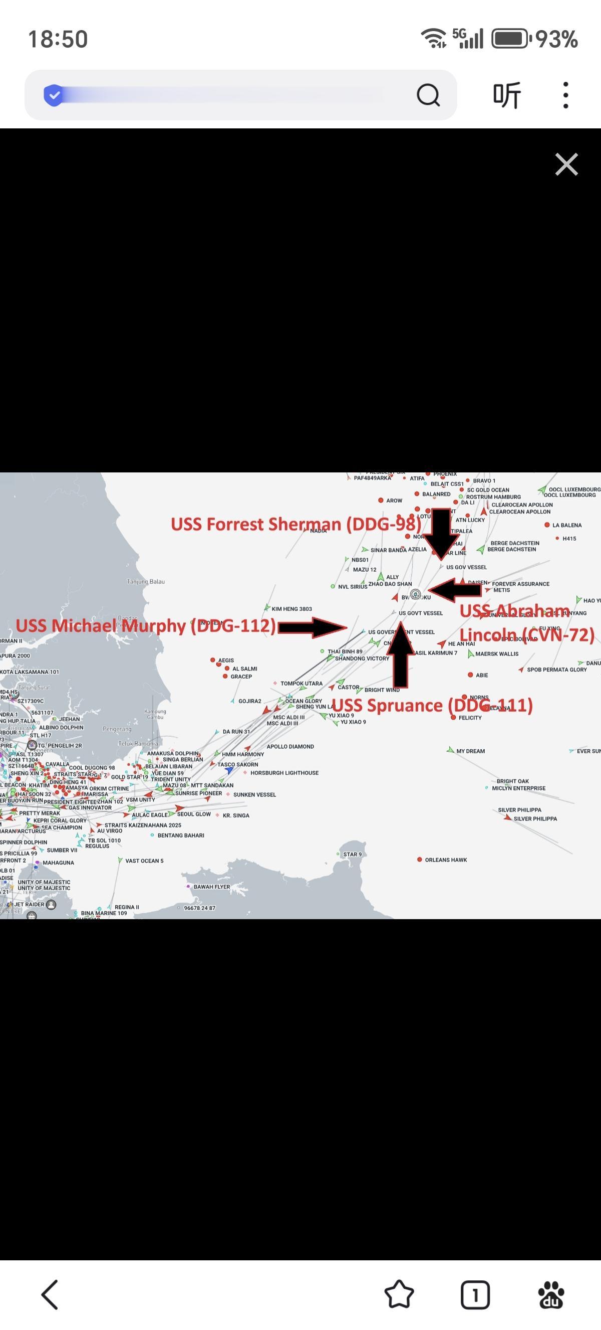 林肯号航母打击群（3艘伯克级驱逐舰，1艘航母，1艘舰队补给舰）排出一字长蛇阵型，