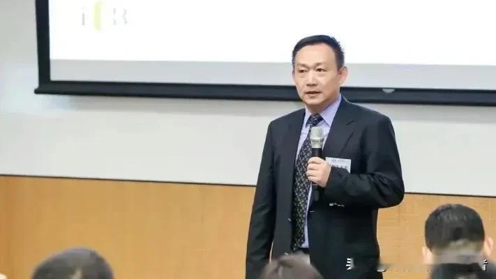 北京传出一条重话，学者卢麒元公开建议凡参与立法和定规矩的人都要进行严格的、常态化