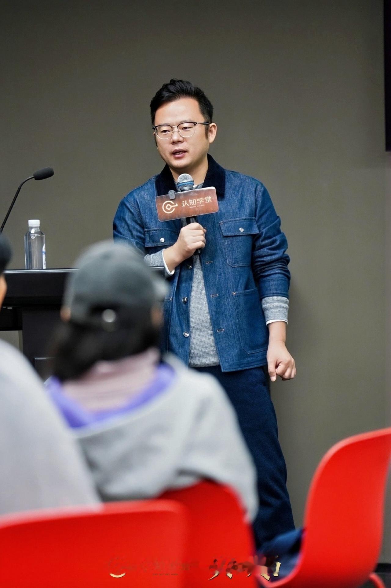 人类正在沦为AI的奴隶，99%的人都将进化成动物！

原来我们都搞错了，当AI被
