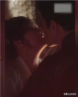 75岁刘晓庆与小30岁男演员拍吻戏！

剧方靠戏博眼球播放量破千万！ 75岁老牛