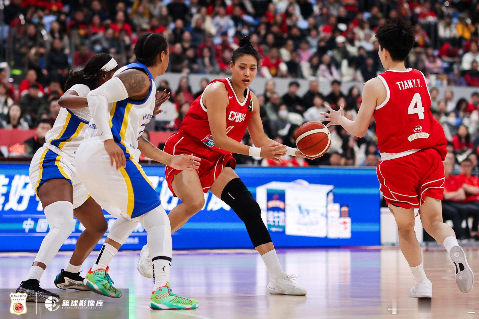 【56分巨大优势！中国女篮获2026年首胜】北京时间2月7日晚，中国女篮迎来新年