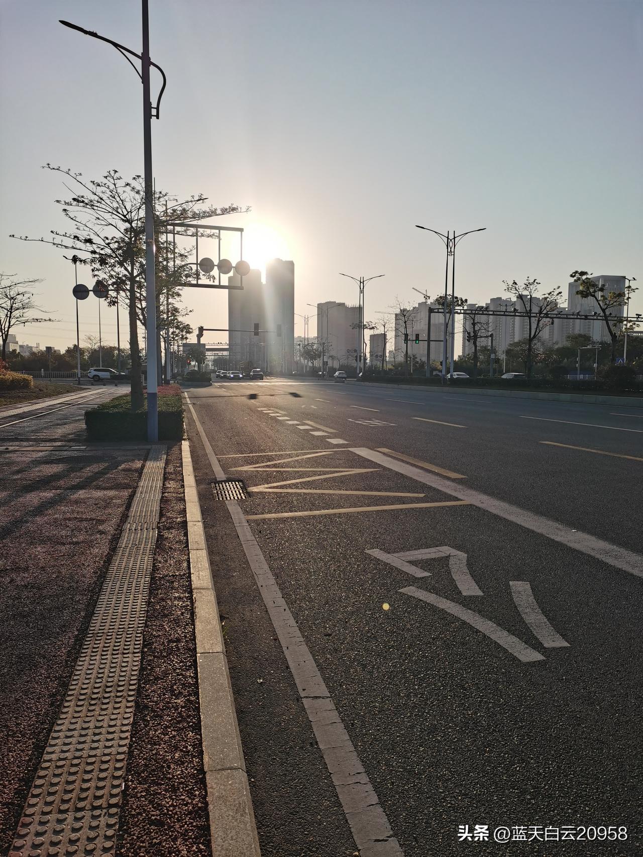 刘村长客死他乡，刘村长是个好人，他当村干部时帮助过很多村民，他两个儿子都有出息，