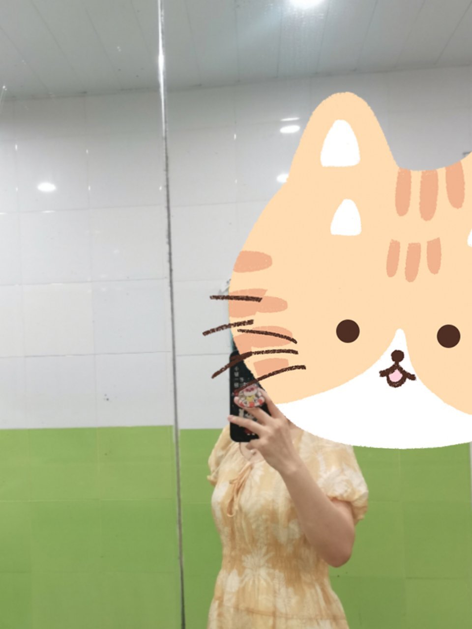 今儿穿了条很淑女的碎花裙同事说：哟，今天穿得淑女，你今天要保持这种淑女形象，不要