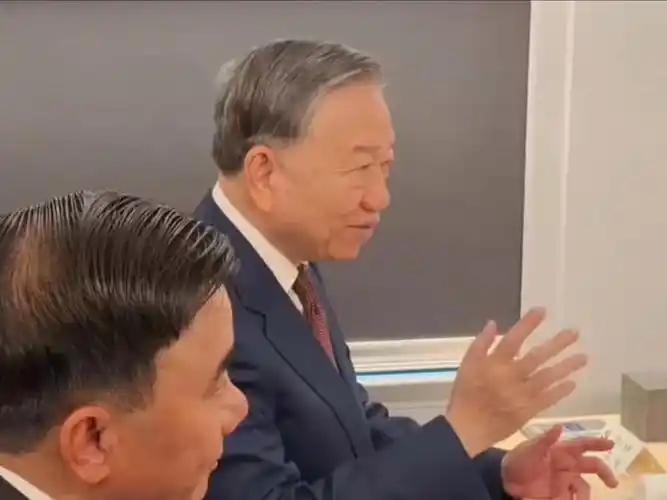 中国高铁再次赢掌声，苏林坐高铁一路南下，10小时所见让他感慨..
 
越南国家主