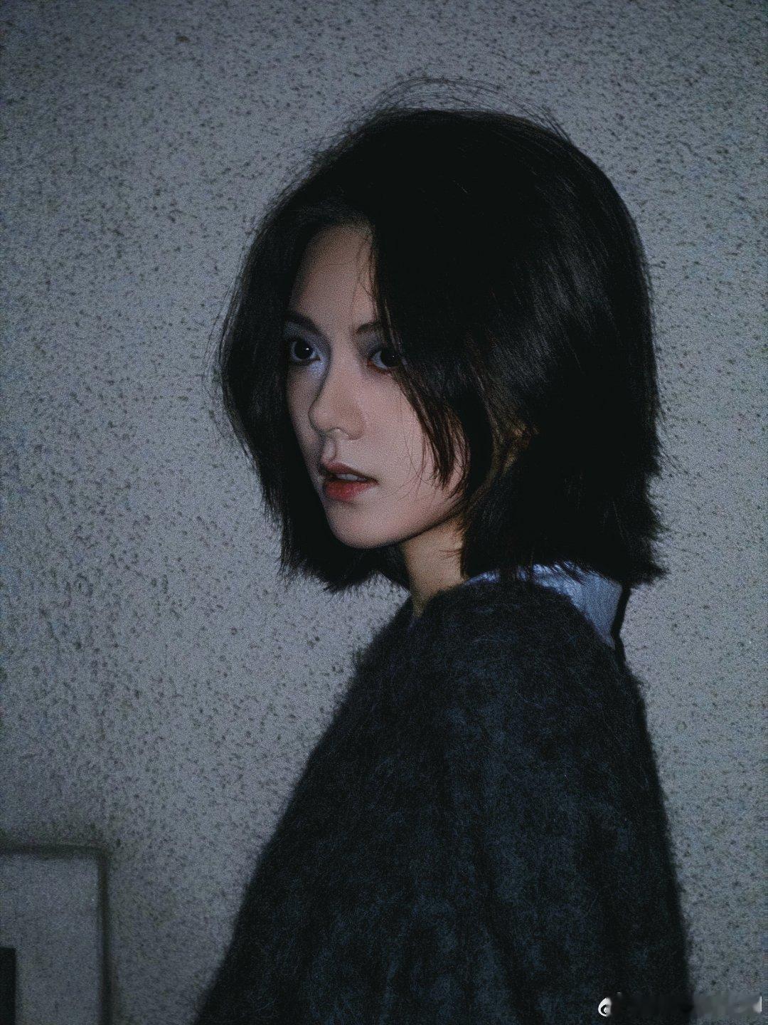 赵今麦手搓烟熏妆啊啊啊啊救命！这颜值真的谁顶得住啊！帅到我疯狂心动，老婆！！ 