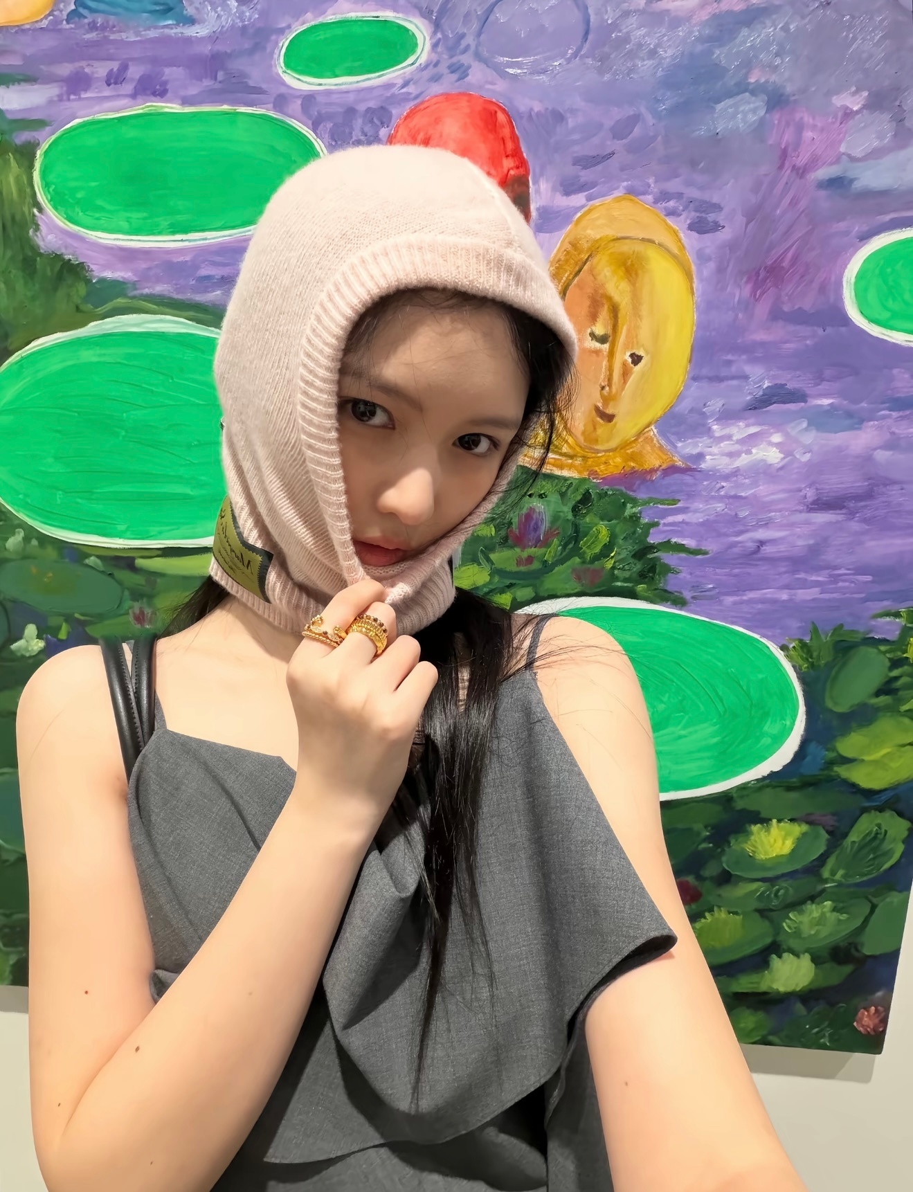 全网热议！苏翊鸣唯一关注被扒出是周子玄，从LV晚宴结缘到高尔夫滑雪同频，新恋情传