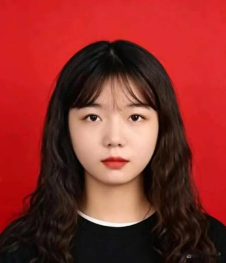 苏州平江路那个事儿，到现在想起来都让人捏把汗。22 岁的重庆姑娘刘杨，穿着碎花小