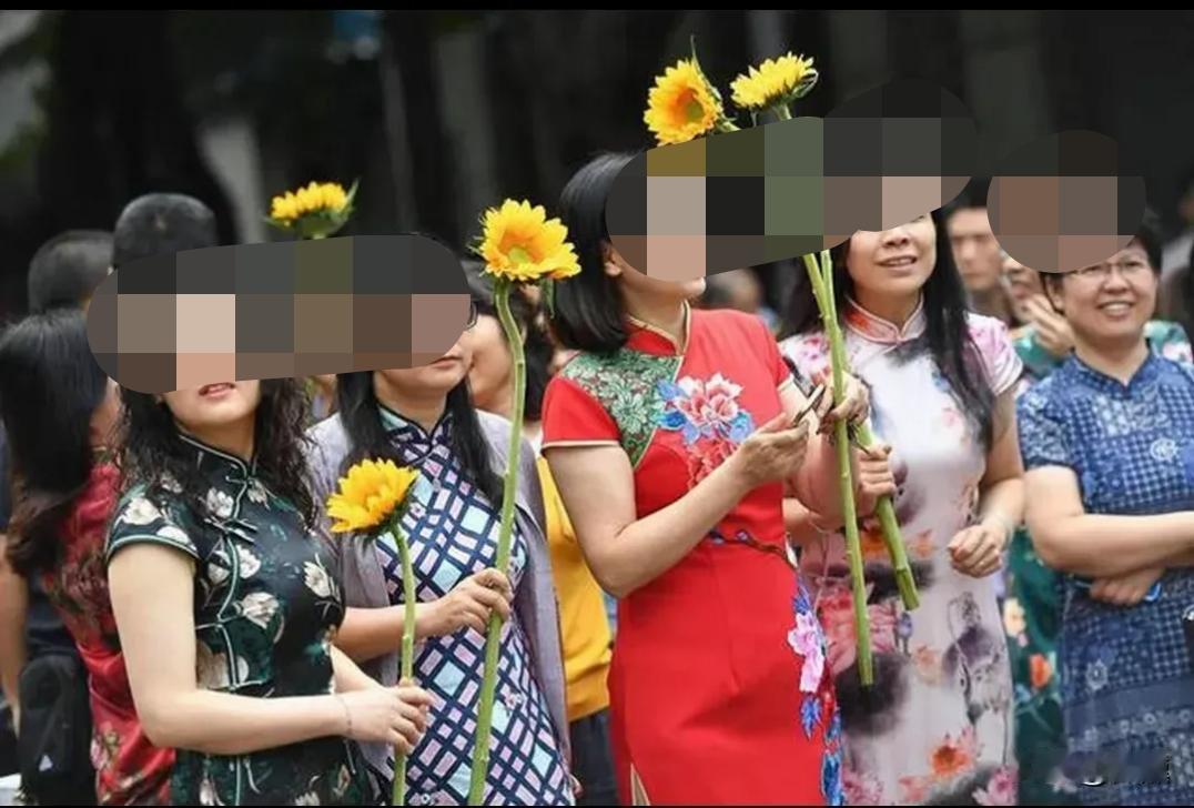 高考妈妈穿旗袍，考后旗袍退货，这旗袍穿得有意义吗？

2026年温州一位旗袍网店
