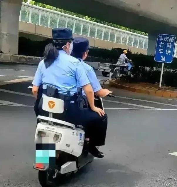 飒爽英姿？