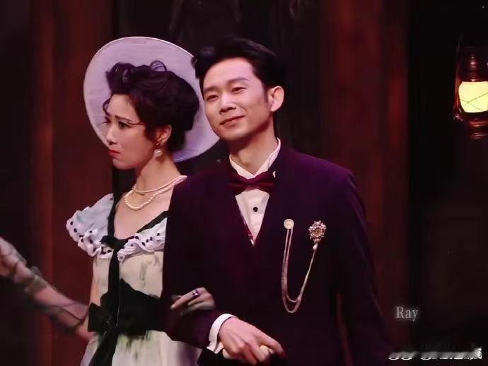 内娱恶女赛道拿捏了 她不是靠夸张的妆容或服饰来塑造恶女形象，而是通过眼神、语气和