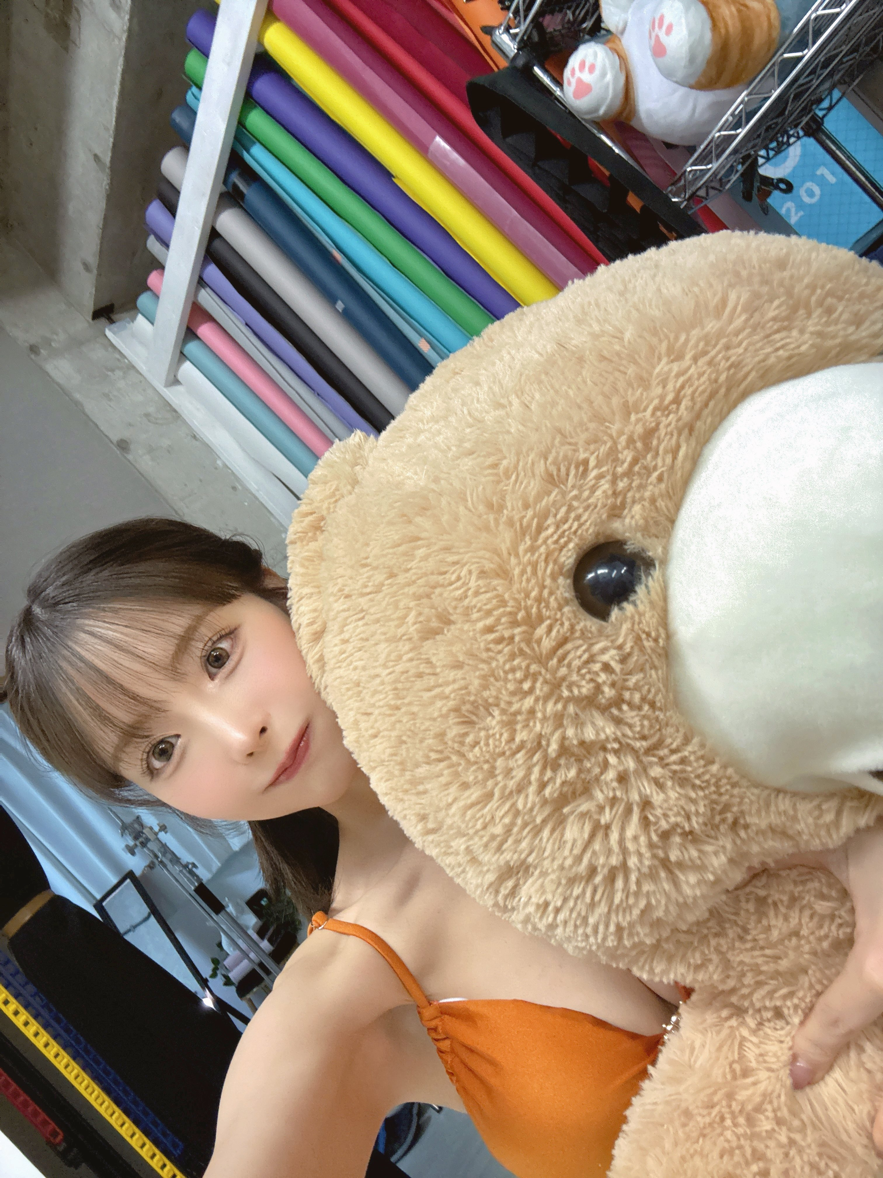 我周围认识的人里，已经没有人用微博了！这也太夸张了吧！基本人手一个痘印是真的！最