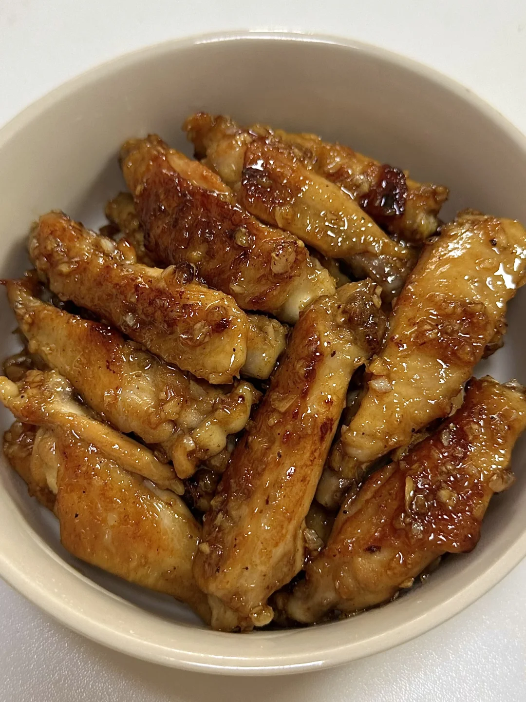 一定要试试这个蚝油鸡翅！！ 食材简单 味道真的绝！上桌秒空的程度～大人...