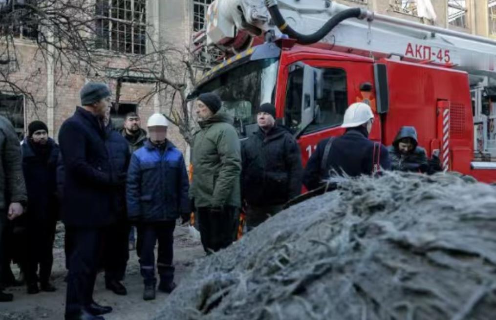 彻底被摧毁，乌克兰首都基辅一热电厂在3日凌晨俄罗斯的袭击中彻底被摧毁。

乌克兰