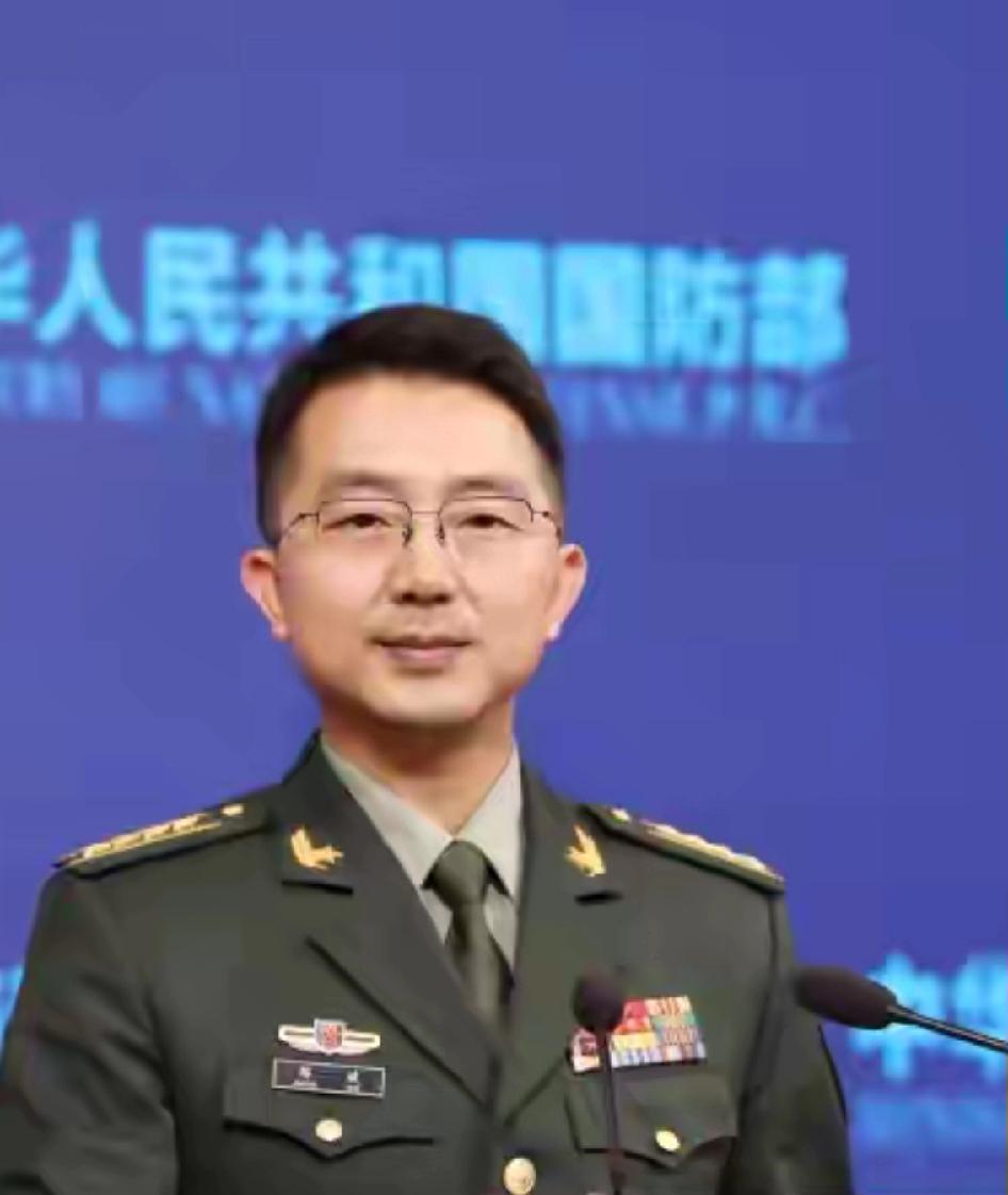 国防部发言人一句话直接炸遍全网：要人间烟火，还是要地狱景象？
赖清德之前还在镜头