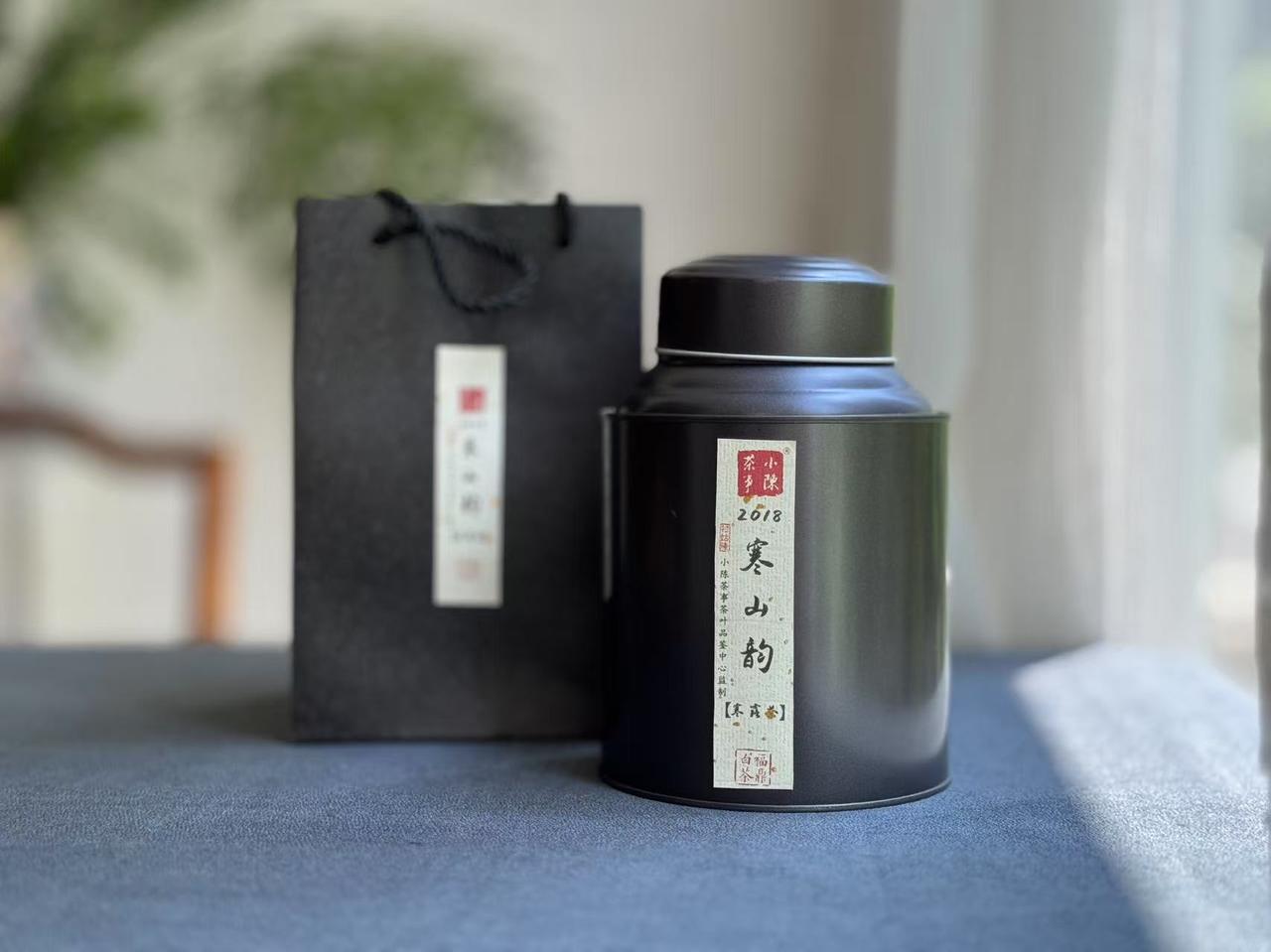 铁罐存白茶，真的能存好吗？
答案是：方法对才可以，错了全白费。
铁罐适合短期存茶