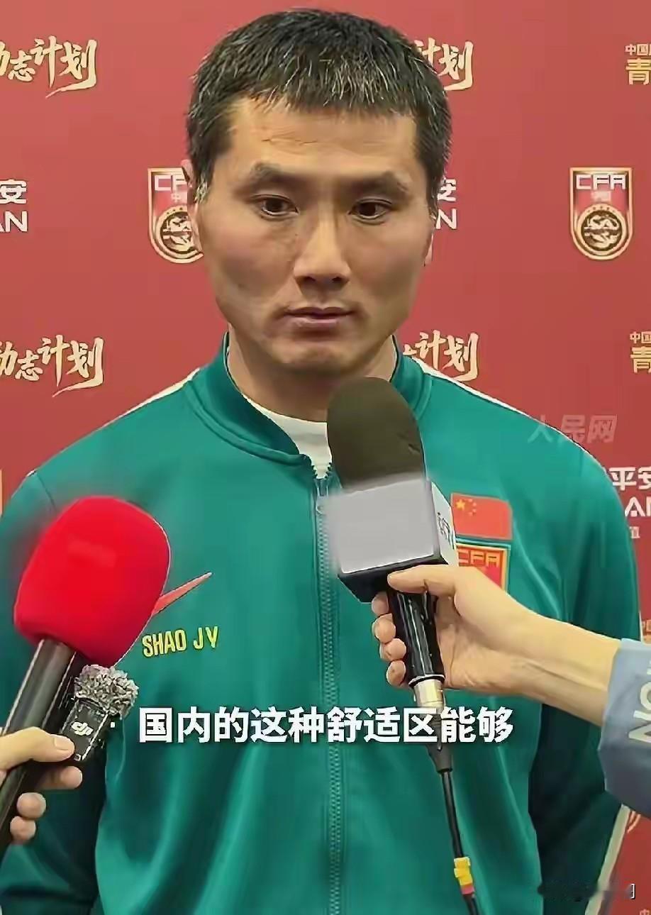 九年砸下5800万，一个没有足协认证教练证的民间解说，带着14个中国孩子，在欧洲