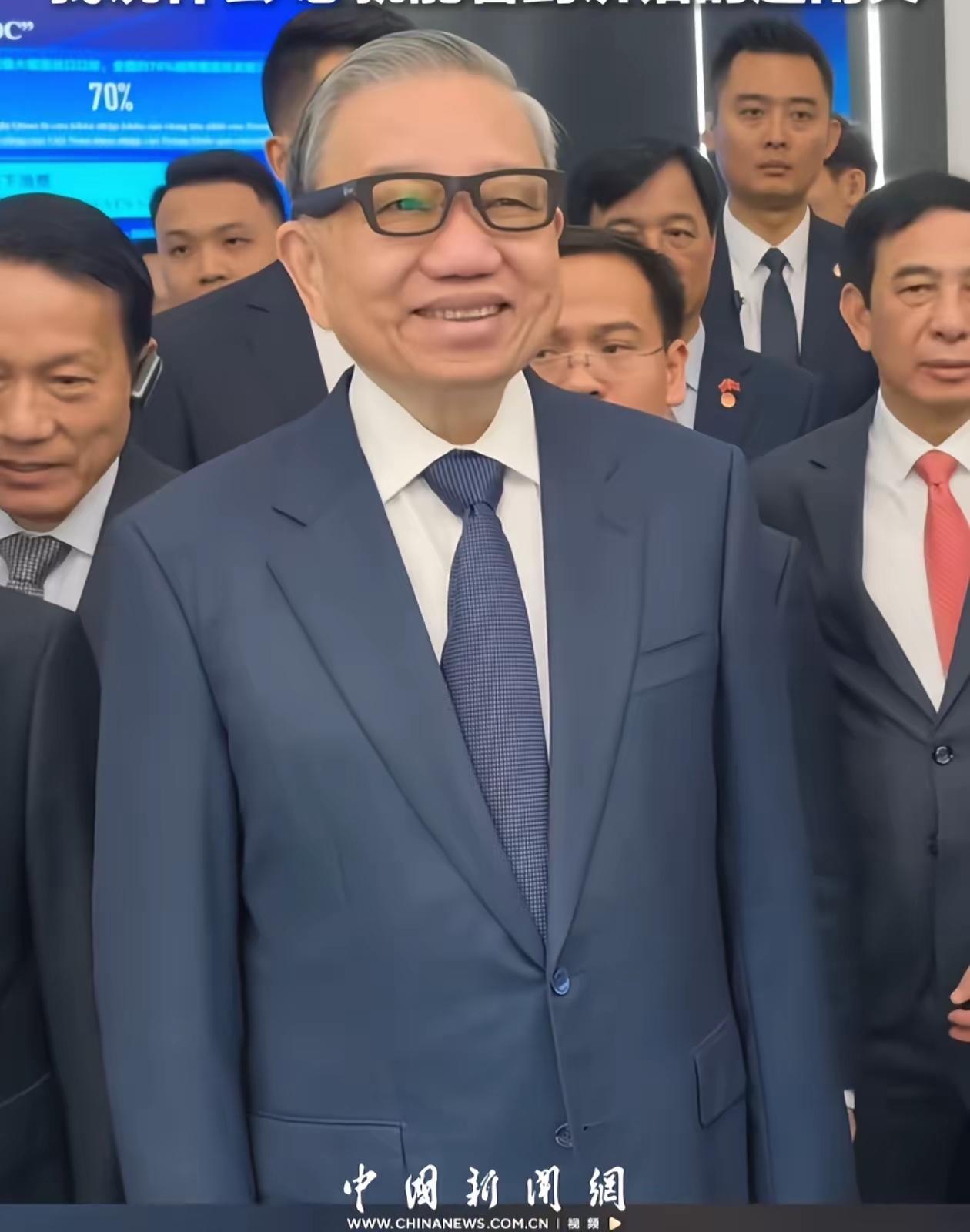 一副眼镜就让苏林感受到了越南与中方的差距，不止一点点。

苏林虽然已经离开中国，