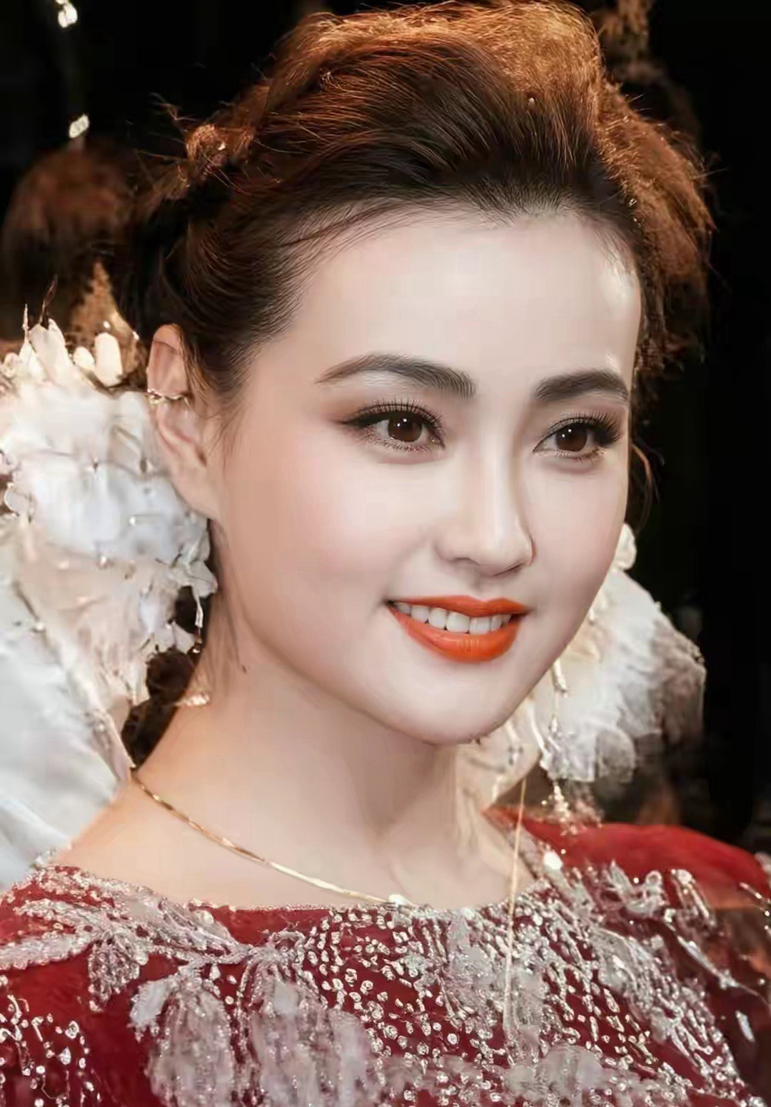 你敢信这是46岁的刘晓庆？丰腴明艳，自带耀眼的大女人气场，绝美 